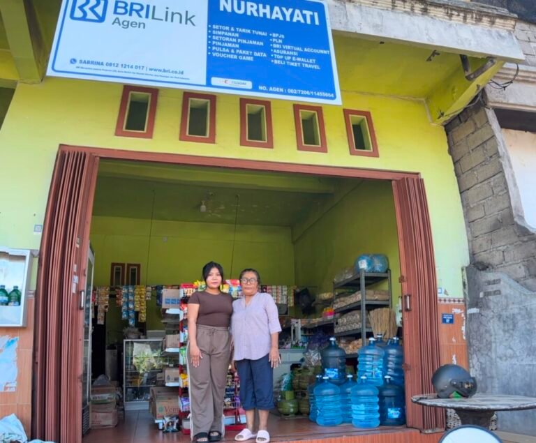 Warung milik Desi di Klungkung berkembang pesat setelah menjadi Agen BRILink, dari hanya beberapa transaksi hingga melayani 100–150 transaksi per hari dan membantu meningkatkan pendapatan keluarganya.