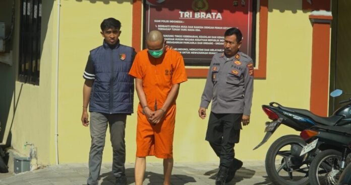 Aksi dugaan percobaan pencurian dengan modus menyetrum korban menghebohkan warga Denpasar Selatan. Seorang pria berinisial AF (38) berhasil diamankan warga setelah diduga mencoba merampas kendaraan milik seorang perempuan di kawasan Jalan Tukad Barito Timur, Panjer, Minggu 31 Mei 2026.