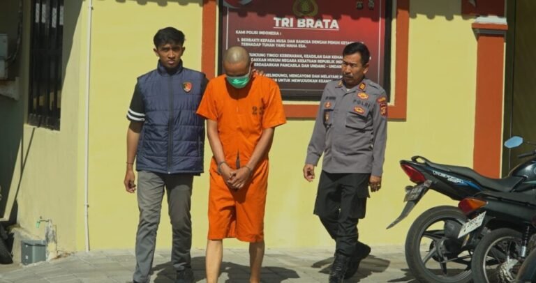Aksi dugaan percobaan pencurian dengan modus menyetrum korban menghebohkan warga Denpasar Selatan. Seorang pria berinisial AF (38) berhasil diamankan warga setelah diduga mencoba merampas kendaraan milik seorang perempuan di kawasan Jalan Tukad Barito Timur, Panjer, Minggu 31 Mei 2026.