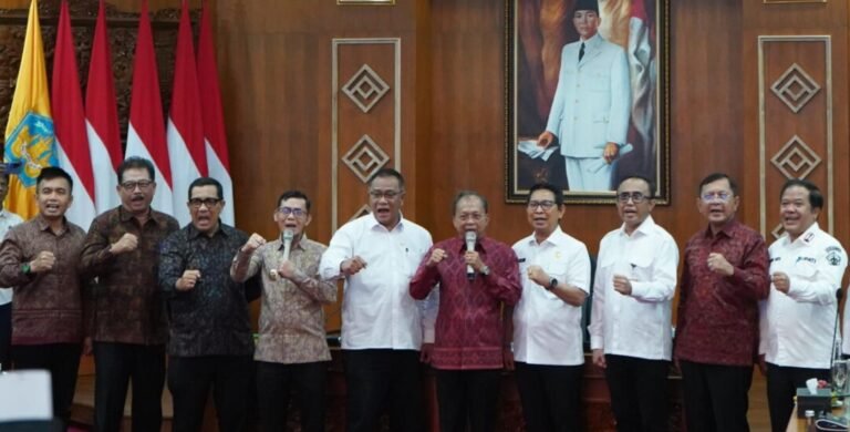Pemerintah Provinsi Bali bersama Kementerian Lingkungan Hidup memperkuat langkah penanganan sampah melalui deklarasi Gerakan Bali 100 Persen Memilah Sampah yang digelar di Gedung Kertha Sabha, Jayasabha, Denpasar, Rabu 10 Juni 2026.