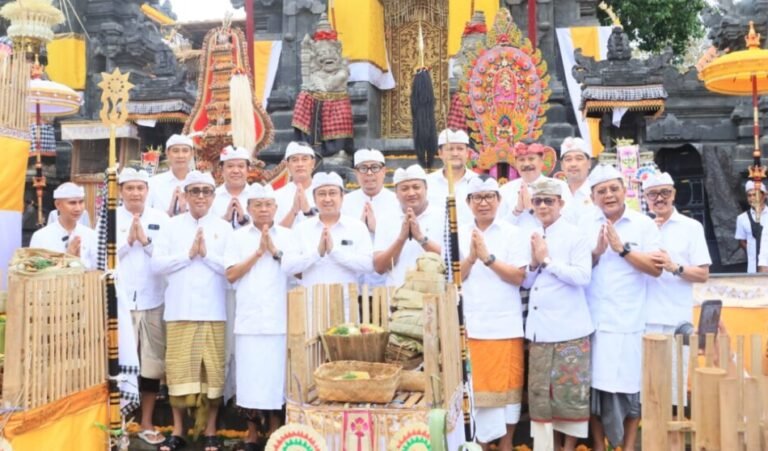 Rangkaian Karya Mamungkah, Ngenteg Linggih, Tawur Tabuh Gentuh, Mapadudusan Agung, dan Manawa Ratna di Pura Dang Kahyangan Payogan Agung Segara Rupek serta Pura Taman Beji Segara Rupek, Desa Sumberklampok, Kecamatan Gerokgak, Kabupaten Buleleng, memasuki tahapan penting dengan pelaksanaan Upacara Tawur, Jumat 12 Juni 2026.