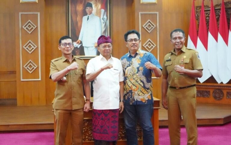 Gubernur Bali Wayan Koster mendorong peningkatan frekuensi pengiriman logistik ke Nusa Penida sebagai upaya menekan disparitas harga bahan pokok antara wilayah daratan Kabupaten Klungkung dan kepulauan.