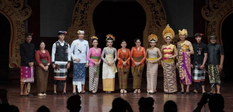 Empat busana adat sakral yang ditampilkan Kabupaten Badung di PKB XLVIII 2026 mencerminkan kekayaan tradisi dan filosofi budaya yang tetap lestari di tengah perkembangan zaman.