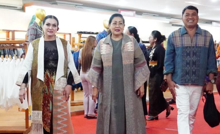 Ketua TP PKK Provinsi Bali sekaligus Ketua Dekranasda Provinsi Bali, Putri Koster, menerima kunjungan Istri Wakil Menteri Transmigrasi Republik Indonesia, Nita Viva Yoga Mauladi, di Ruang VIP Art Center Denpasar, Senin sore 22 Juni 2026.
