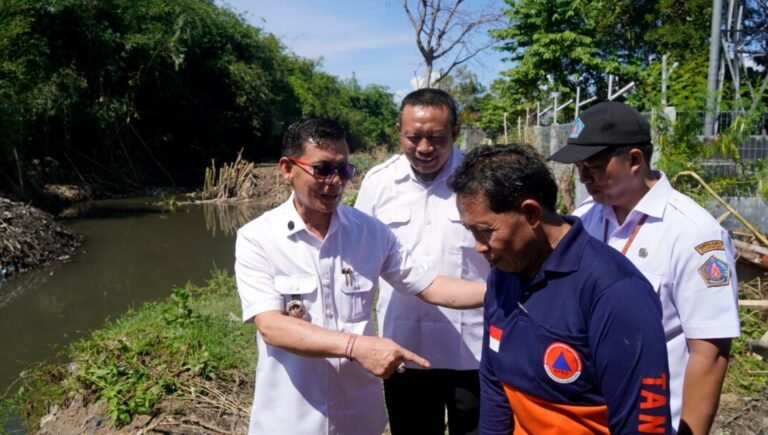Pemerintah Kabupaten Klungkung mempercepat penanganan banjir yang kerap terjadi di wilayah Kecamatan Dawan melalui program normalisasi Sungai Candigara di Desa Kampung Kusamba.