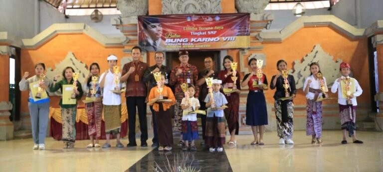 Kaban Kesbangpol Klungkung I Dewa Ketut Sueta Negara menutup Bulan Bung Karno 2026 dan mengajak generasi muda mengimplementasikan ajaran Trisakti Bung Karno dalam kehidupan sehari-hari.