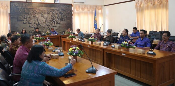 Bupati Buleleng I Nyoman Sutjidra menambah kategori baru Lomba Gerak Jalan 45 Kilometer agar kesempatan berpartisipasi semakin luas dan mampu mengakomodasi aspirasi masyarakat.