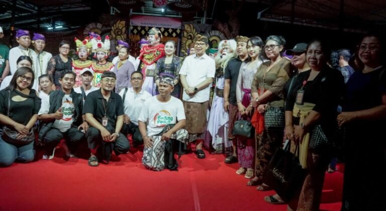 Penampilan Persatuan Tuna Netra Indonesia (Pertuni) Kabupaten Badung sukses memukau penonton dalam ajang Pesta Kesenian Bali (PKB) XLVIII Tahun 2026.