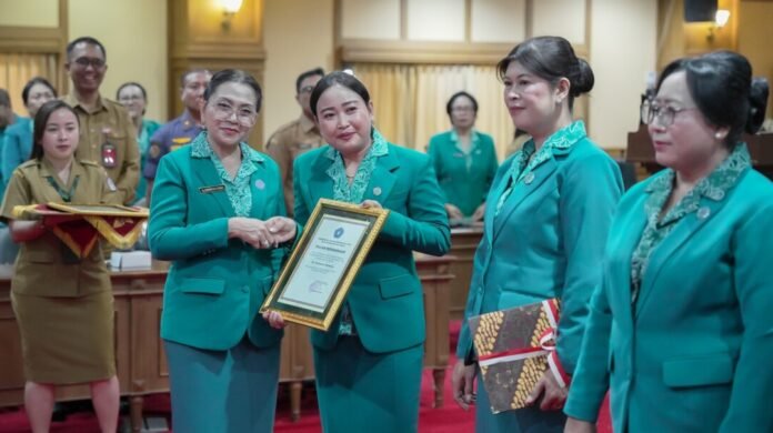 Tim Penggerak (TP) PKK Kabupaten Badung memperkuat kepengurusan di tingkat kecamatan dengan melantik tiga Ketua TP PKK Kecamatan, Senin 20 Juli 2026.