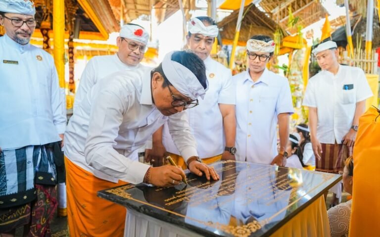 Bupati Badung I Wayan Adi Arnawa menghadiri rangkaian Karya Ngenteg Linggih dan Padudusan Agung Menawa Ratna, Madasar Tawur Balik Sumpah Madyaning Utama di Pura Dalem Desa Adat Ambengan, Desa Ayunan, Kecamatan Abiansemal, Rabu 29 Juli 2026.