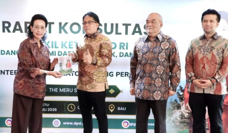 Wakil Gubernur Bali Nyoman Giri Prasta menegaskan arah pembangunan Pulau Dewata ke depan akan terus berlandaskan konsep Ekonomi Kerthi Bali yang mengedepankan keseimbangan antara pertumbuhan ekonomi, pelestarian budaya, dan keberlanjutan lingkungan.