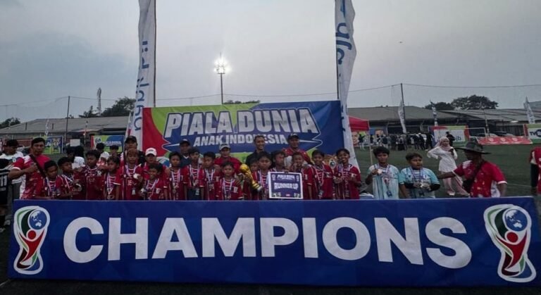 Prestasi membanggakan kembali ditorehkan Sekolah Sepak Bola (SSB) Manistutu United Kelompok Umur (KU)-12 asal Desa Manistutu, Kabupaten Jembrana.