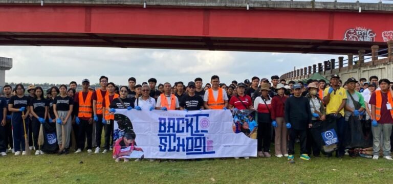 Bupati Klungkung I Made Satria membuka Aksi Clean Up “Back to School” di PKB Gunaksa bersama komunitas Malu Dong Buang Sampah Sembarangan sebagai gerakan edukasi dan kepedulian lingkungan.