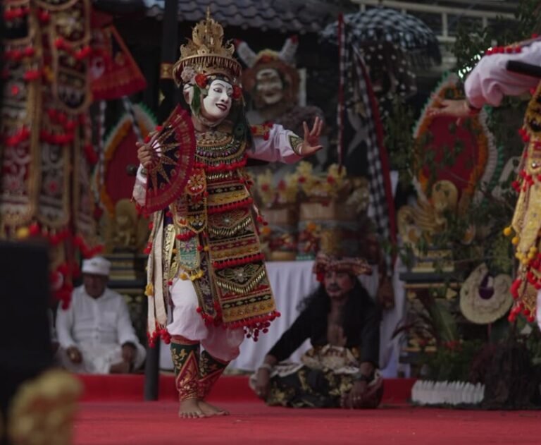 Penampilan Duta Kabupaten Badung melalui garapan Barong Landung “Les Kelanguan” memukau penonton di PKB XLVIII 2026 dengan mengangkat tradisi Mebuug Buugan sebagai pesan pelestarian budaya dan penyucian diri.