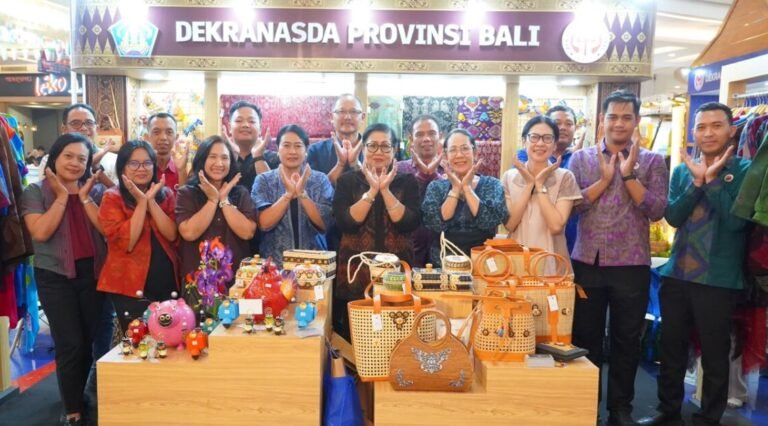 Melalui keikutsertaan dalam Pameran Hari Ulang Tahun (HUT) Ke-45 Dewan Kerajinan Nasional (Dekranas), Dekranasda Provinsi Bali membawa sejumlah karya unggulan perajin lokal untuk diperkenalkan kepada masyarakat luas.