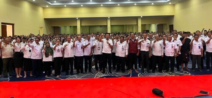 Bupati Jembrana I Made Kembang Hartawan menegaskan Agen Perlinsos wajib menyampaikan hasil pendataan secara transparan dan membuka ruang sanggah agar bantuan sosial tepat sasaran.