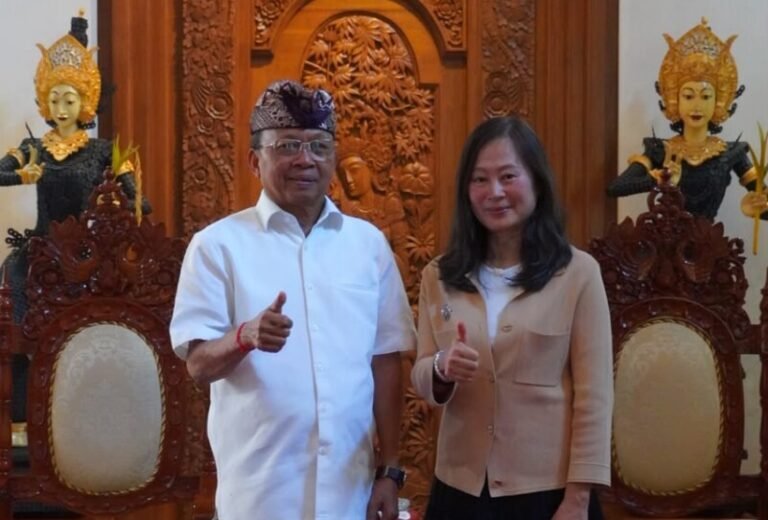 Gubernur Bali Wayan Koster mendapat undangan resmi untuk menjadi salah satu pembicara dalam Nusa Dua Forum 2026, forum investasi internasional yang digelar South China Morning Post (SCMP) bersama Danantara Indonesia di The St. Regis Bali Resort, Nusa Dua, Kabupaten Badung, pada Jumat 17 Juli 2026.