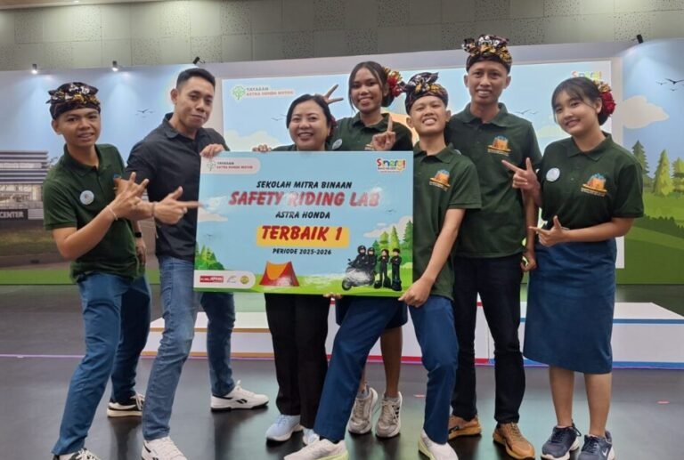 Prestasi membanggakan kembali ditorehkan dunia pendidikan Bali. SMAN Bali Mandara berhasil meraih predikat Terbaik 1 Sekolah Mitra Binaan Safety Riding Lab Astra Honda Periode 2025–2026 setelah melalui proses penilaian nasional yang berlangsung dalam ajang Safety Riding Camp (SRC) 2026.