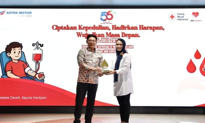 Memperingati Hari Ulang Tahun (HUT) ke-56, Astra Motor menggelar aksi donor darah secara serentak di 12 provinsi sebagai bagian dari komitmen perusahaan dalam memberikan kontribusi bagi masyarakat.