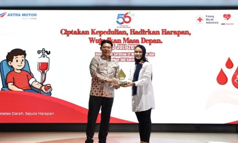 Memperingati Hari Ulang Tahun (HUT) ke-56, Astra Motor menggelar aksi donor darah secara serentak di 12 provinsi sebagai bagian dari komitmen perusahaan dalam memberikan kontribusi bagi masyarakat.