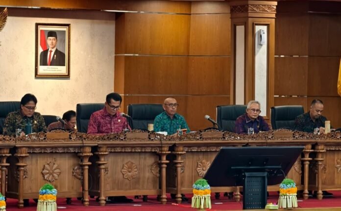 Dewan Perwakilan Rakyat Daerah (DPRD) Provinsi Bali menyampaikan rekomendasi terhadap Rancangan Peraturan Daerah (Raperda) tentang Pertanggungjawaban Pelaksanaan APBD Semesta Berencana Provinsi Bali Tahun Anggaran 2025.