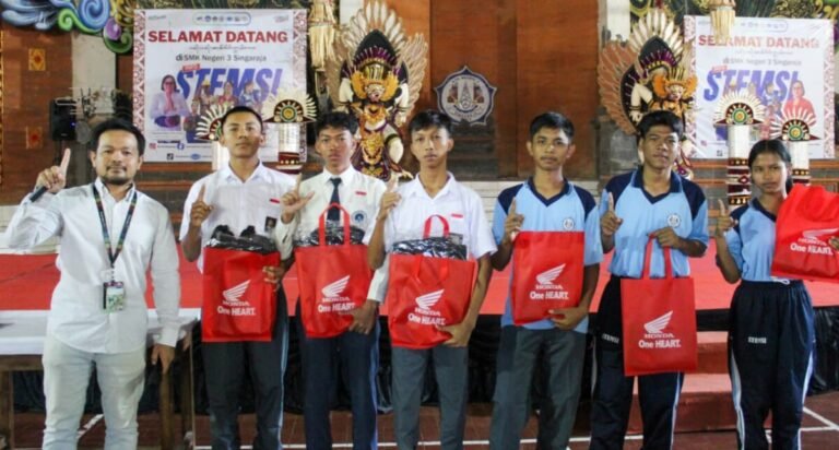 Astra Motor Bali kembali memperkuat kolaborasi dengan dunia pendidikan melalui program pembinaan vokasi yang digelar dalam rangka Masa Pengenalan Lingkungan Sekolah (MPLS) di SMK Negeri 3 Singaraja, Rabu 22 Juli 2026.