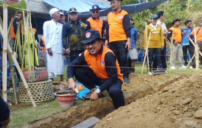 Kwartir Cabang (Kwarcab) Gerakan Pramuka Buleleng kembali melaksanakan program bedah rumah sebagai bagian dari Bulan Bakti Pramuka dalam rangka memperingati Hari Pramuka ke-65.