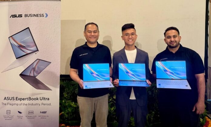 Muhammad Firman Head of Public Relation ASUS Indonesia; KevinPH Wang, ASUS Indonesia Commercial Marketing Manager, ASUS APAC Territory Senior Manager; Said Dahda, Commercial Technical PR ASUS Indonesia