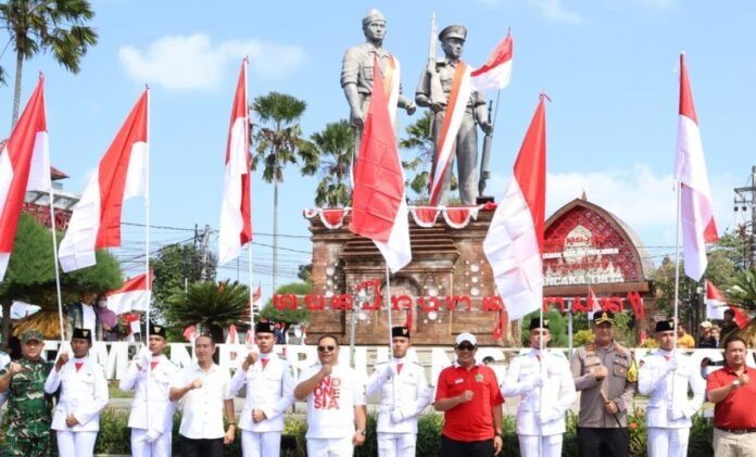 Suasana penuh semangat kebangsaan mewarnai Taman Perjuangan Singasana, Selasa 4 Agustus 2026, saat ribuan warga menyaksikan Parade Singasana Merah Putih dalam rangka memperingati HUT ke-81 Kemerdekaan Republik Indonesia Kabupaten Tabanan Tahun 2026.
