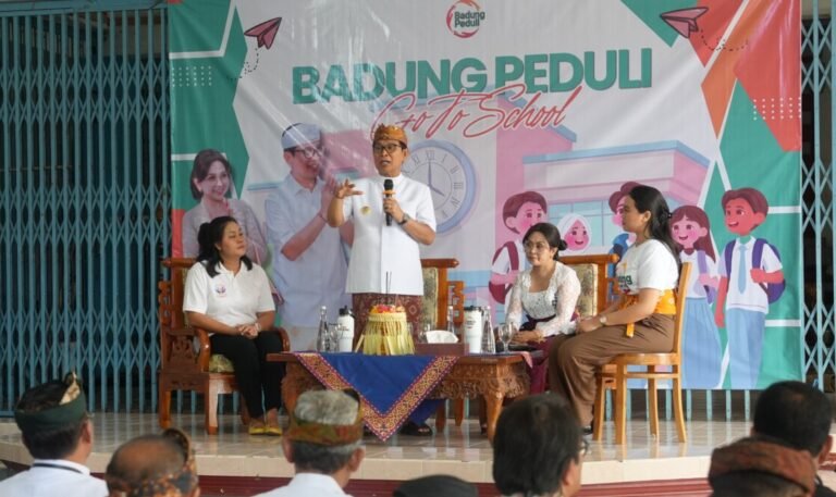 Bupati Badung I Wayan Adi Arnawa bersama Ketua Koordinator Kegiatan Kesejahteraan Sosial (K3S) Kabupaten Badung, Rasniathi Adi Arnawa, hadir langsung dalam kegiatan Talk Show Badung Peduli Go To School di SMA Negeri 1 Kuta Utara, Jumat 14 Agustus 2026.