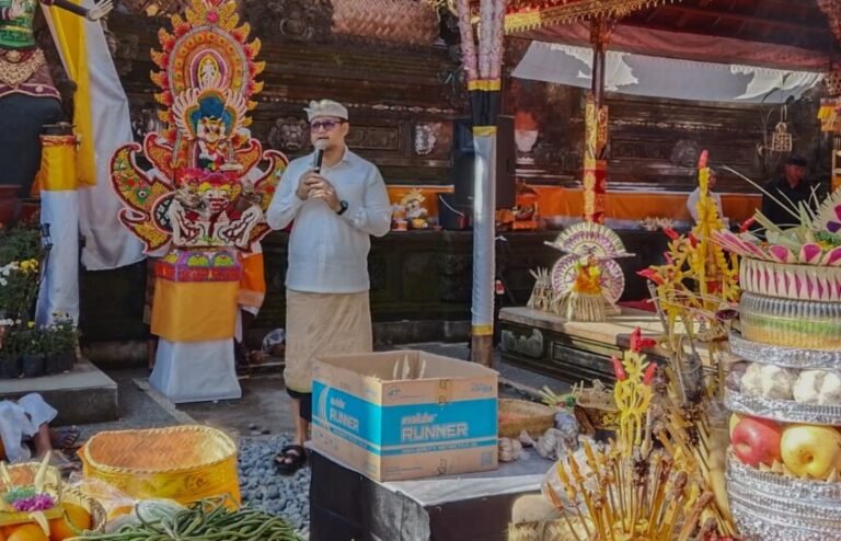 Puncak Piodalan Padudusan Agung di Pura Dalem Desa Adat Ambengan, Banjar Ambengan, Desa Ayunan, Kecamatan Abiansemal, Rabu 12 Agustus 2026. Wakil Bupati Badung Bagus Alit Sucipta hadir sebagai upasaksi untuk menyaksikan jalannya prosesi keagamaan tersebut.
