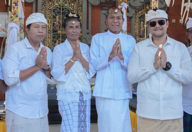 Wakil Bupati Badung Bagus Alit Sucipta hadir dalam rangkaian upacara Pediksan Ida Pedanda Gede Putra Beraban dan Ida Pedanda Istri Tapaswi di Griya Beraban, Desa Denkayu, Kecamatan Mengwi, Rabu 26 Agustus 2026.
