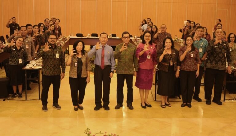 Sekda Kota Denpasar I Gusti Ngurah Eddy Mulya menghadiri Forum Kepatuhan Program Jaminan Sosial Ketenagakerjaan sebagai upaya memperkuat sinergi percepatan Universal Coverage Jamsostek.