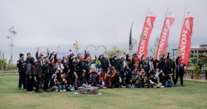Astra Motor Bali menghadirkan PCX Bikers Playland sebagai ajang touring keluarga bersama Honda PCX 160 untuk mempererat hubungan ayah dan anak sekaligus membangun kedekatan dengan komunitas.