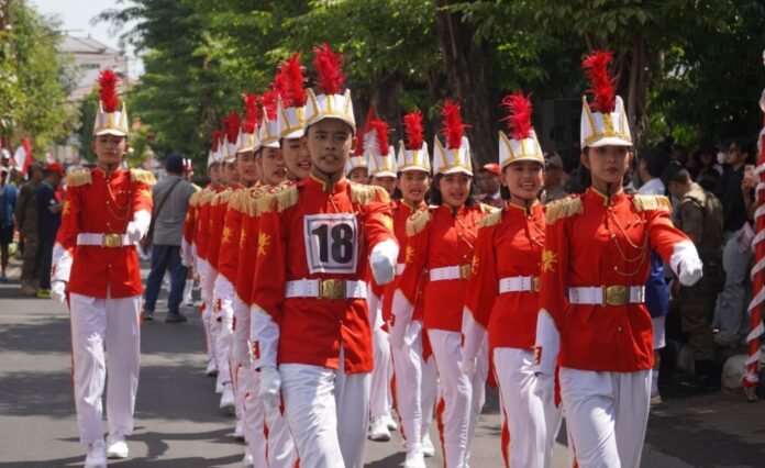 Semangat memperingati Hari Ulang Tahun (HUT) ke-81 Kemerdekaan Republik Indonesia terasa di Kabupaten Buleleng melalui pelaksanaan Gerak Jalan 8 Kilometer tingkat SMP.