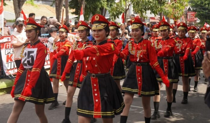 Sebanyak 32 regu kategori Dewasa Putri ambil bagian dalam perlombaan menempuh jarak 17 kilometer yang dilepas langsung oleh Bupati Buleleng I Nyoman Sutjidra di GOR Bhuana Patra, Singaraja, Kamis 6 Agustus 2026.