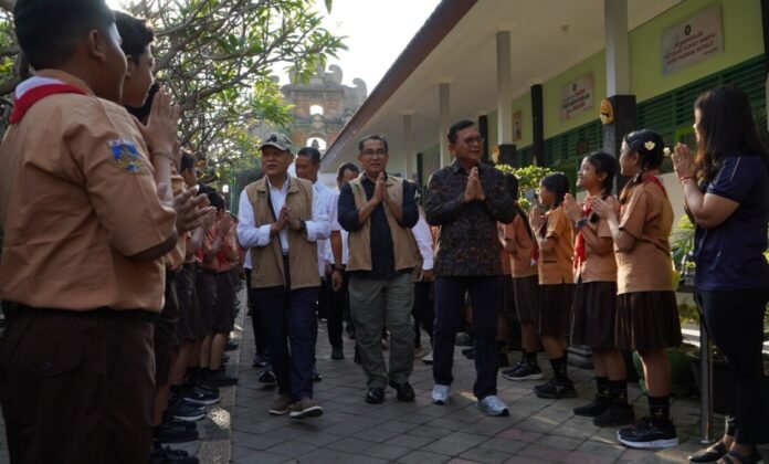 Program tersebut diwujudkan melalui kolaborasi Pemerintah Kabupaten Buleleng bersama Yayasan Swatantra Pangan Nusantara (YSPN) dan Kementerian Dalam Negeri (Kemendagri) dengan agenda penyerahan penghargaan Program Desa Pangan Berbasis Suplai dan Swasembada Pangan Berbasis Sekolah yang berlangsung di SD Negeri 3 Banjar Jawa, Singaraja, Jumat 7 Agustus 2026.
