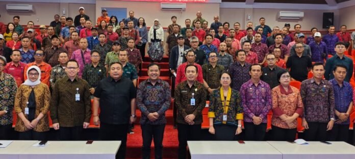 Bupati Bangli Sang Nyoman Sedana Arta saat membuka kegiatan Sosialisasi dan Penyerapan Aspirasi Rancangan Undang-Undang (RUU) Satu Data Indonesia serta Digitalisasi Perlindungan Sosial di Gedung Bukti Mukti Bhakti (BMB) Kantor Bupati Bangli, Jumat 7 Agustus 2026.