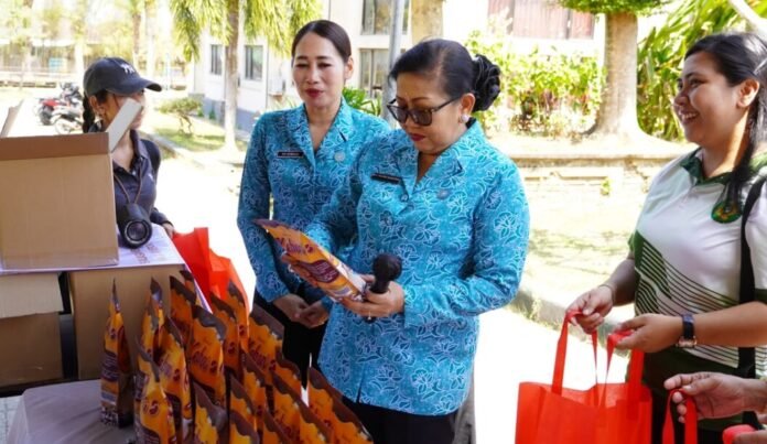 Upaya memperkuat keberadaan pelaku usaha mikro, kecil, dan menengah (UMKM) sekaligus meningkatkan kepedulian sosial kembali dilakukan Tim Penggerak (TP) PKK Provinsi Bali. Kali ini, kegiatan Pasar Rakyat TP PKK Provinsi Bali digelar di Gedung Kesenian Dr. Ir. Soekarno, Jembrana, Jumat 7 Agustus 2026.