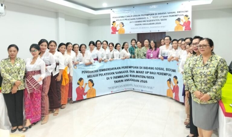 Forum Puspa Bangli menggelar pelatihan sanggul dan make up untuk meningkatkan keterampilan peserta sekaligus membuka peluang usaha dan kemandirian ekonomi.