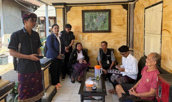 Badan Pengawas Pemilu (Bawaslu) Kabupaten Badung melakukan pengawasan langsung terhadap proses pencocokan dan penelitian terbatas (coktas) data pemilih yang dilaksanakan KPU Kabupaten Badung, Kamis 13 Agustus 2026.