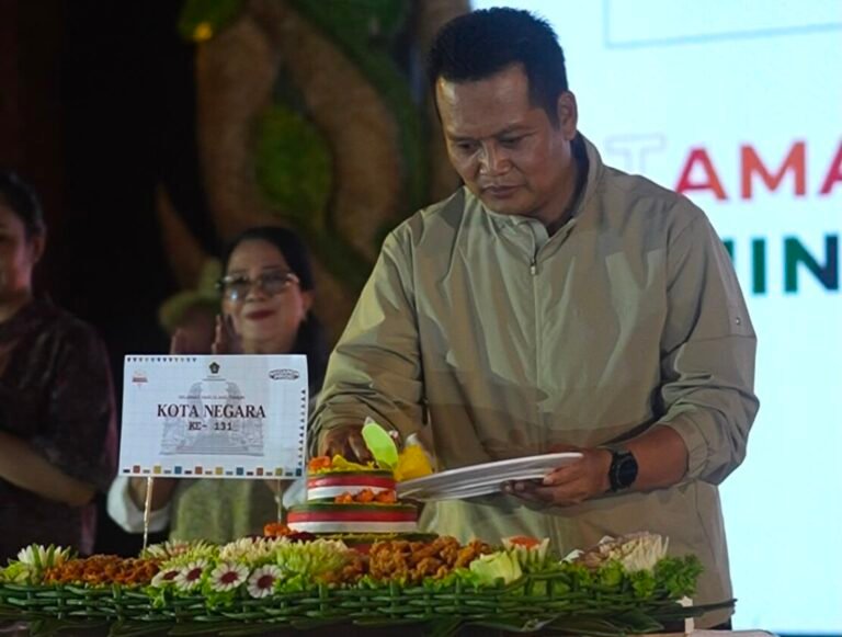 Bupati Jembrana I Made Kembang Hartawan mengapresiasi kolaborasi para donatur dan masyarakat yang membuat perayaan HUT Kota Negara ke-131 tetap meriah di tengah keterbatasan APBD.