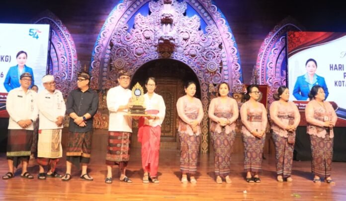 Peringatan HKG PKK ke-54 Kota Denpasar dihadiri langsung Walikota Denpasar, I Gusti Ngurah Jaya Negara, dan Wakil Walikota Denpasar, I Kadek Agus Arya Wibawa, di Gedung Dharma Negara Alaya (DNA) Denpasar, Kamis (20/8/2026). Peringatan HKG PKK ke-54 Kota Denpasar dihadiri langsung Walikota Denpasar, I Gusti Ngurah Jaya Negara, dan Wakil Walikota Denpasar, I Kadek Agus Arya Wibawa, di Gedung Dharma Negara Alaya (DNA) Denpasar, Kamis (20/8/2026).
