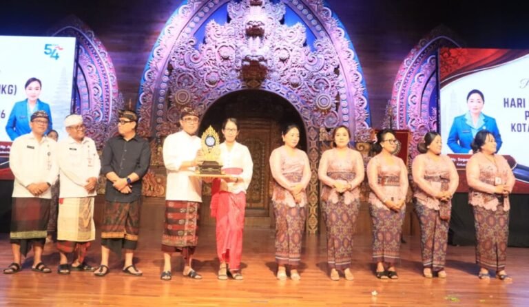 Peringatan HKG PKK ke-54 Kota Denpasar dihadiri langsung Walikota Denpasar, I Gusti Ngurah Jaya Negara, dan Wakil Walikota Denpasar, I Kadek Agus Arya Wibawa, di Gedung Dharma Negara Alaya (DNA) Denpasar, Kamis (20/8/2026).