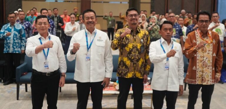 Bupati Klungkung I Made Satria memanfaatkan agenda APKASI 2026 untuk mempromosikan sejumlah produk dan potensi daerah kepada pemerintah daerah lain serta kementerian dan lembaga terkait.