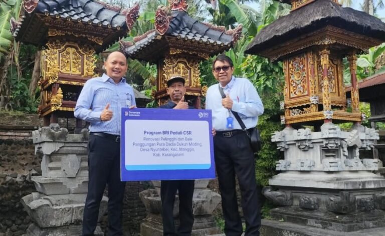 BRI Amlapura Salurkan CSR untuk Pembangunan Pelinggih Pura dan Bale Panggungan Dadia Dukuh Moding