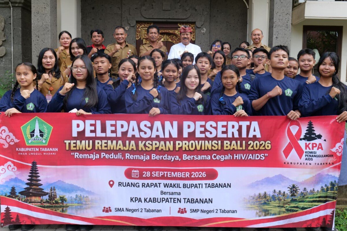 Pemkab Tabanan melepas 20 pelajar KSPAN untuk mengikuti Muspa Bali II 2026 sebagai upaya memperkuat edukasi dan pencegahan HIV/AIDS serta narkoba di kalangan generasi muda.