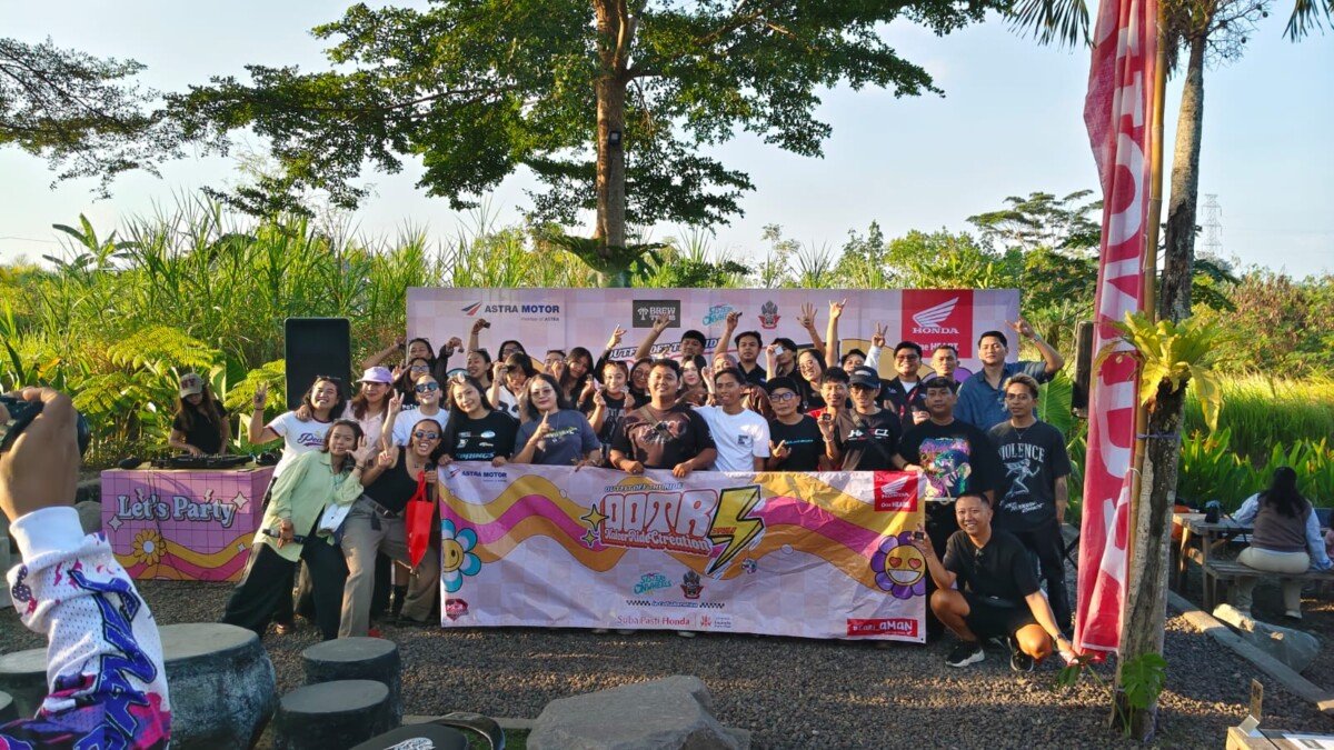 Astra Motor Bali bersama komunitas HASCI Bali dan Sisters On Wheels Bali menggelar OOTR Kalcer Ride Creation sebagai ajang riding sekaligus mengekspresikan gaya dan kreativitas anak muda. Astra Motor Bali bersama komunitas HASCI Bali dan Sisters On Wheels Bali menggelar OOTR Kalcer Ride Creation sebagai ajang riding sekaligus mengekspresikan gaya dan kreativitas anak muda.