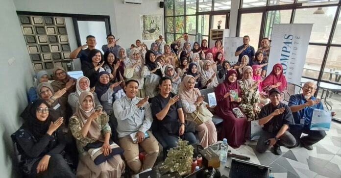 50 UMKM Binaan Astra Diajari Strategi Media Digital dan Cara Bikin Konten dari Smartphone 50 UMKM Binaan Astra Diajari Strategi Media Digital dan Cara Bikin Konten dari Smartphone