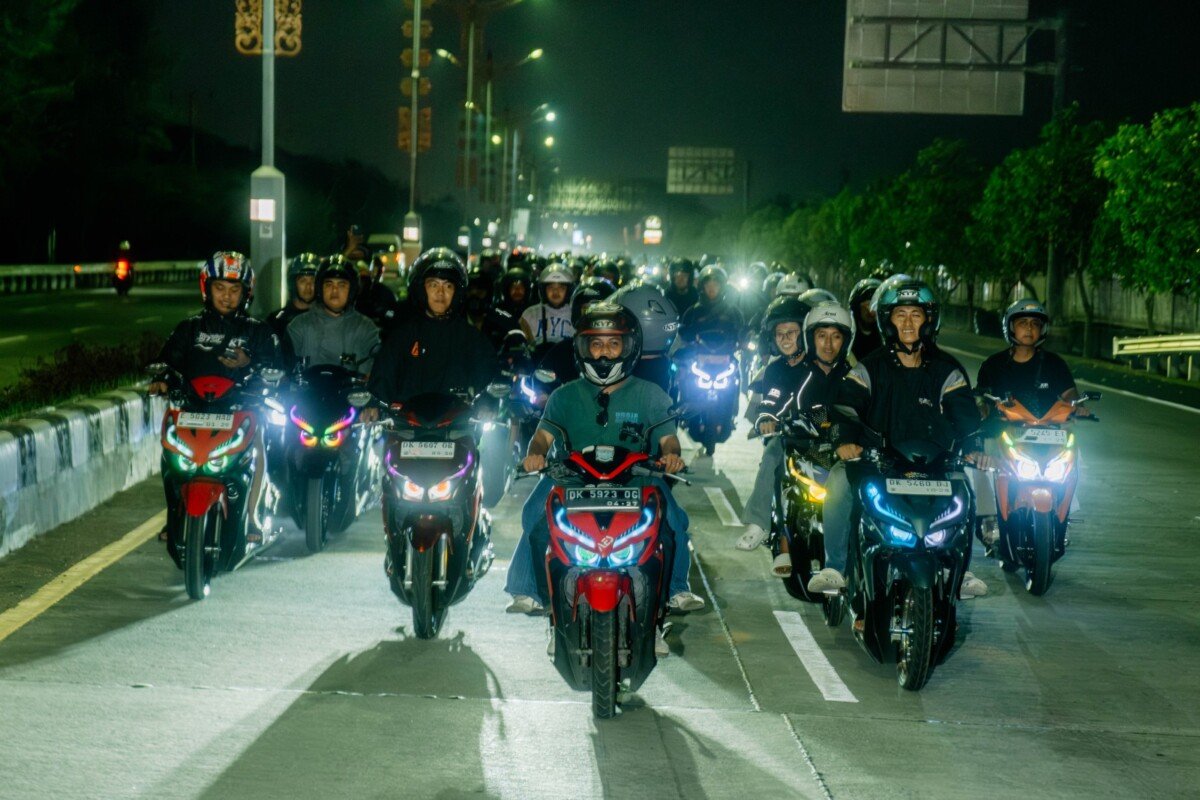 75 Komunitas Honda Ramaikan Vario EVO Night Ride, Jelajahi Denpasar dengan Honda Vario EVO 160 75 Komunitas Honda Ramaikan Vario EVO Night Ride, Jelajahi Denpasar dengan Honda Vario EVO 160